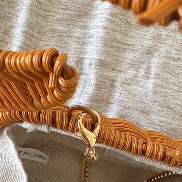 Tommy Bahama Woven Crab-Shaped Crossbody Bag - Picture 4 of 5